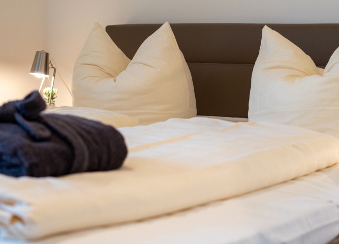 ... im Schlafzimmer ...