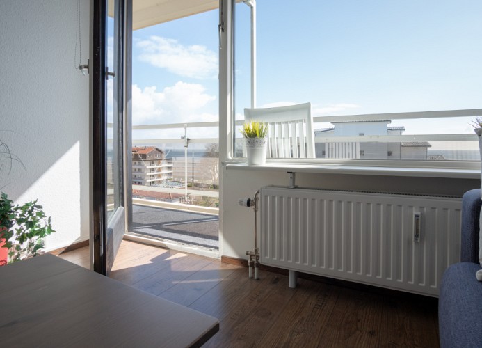 ... zum sonnigen Balkon ...