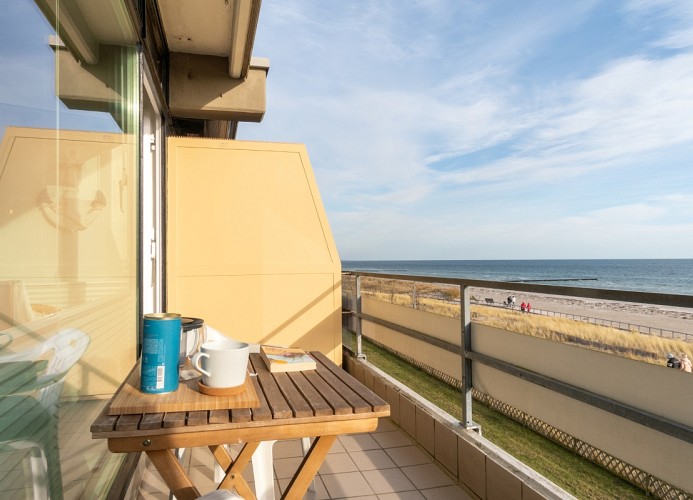 sonniger Balkon in ...