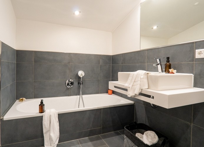 Wannenbad im Obergeschoss ...