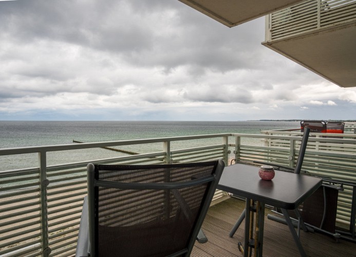 ... großen Balkon ...