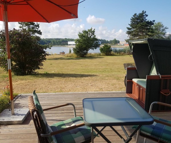 sonnige Terrasse mit dem  Blick ...