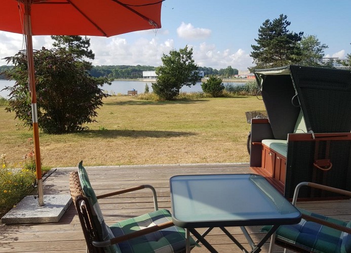 sonnige Terrasse mit dem  Blick ...