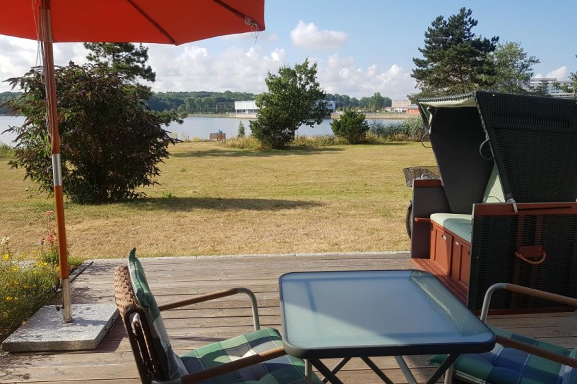 sonnige Terrasse mit dem  Blick ...