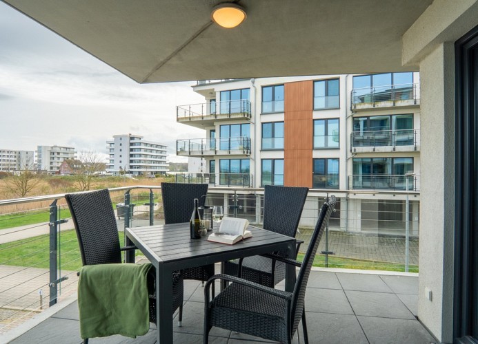 großer Eck-Balkon ...