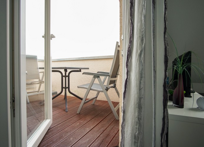 ... zum Balkon