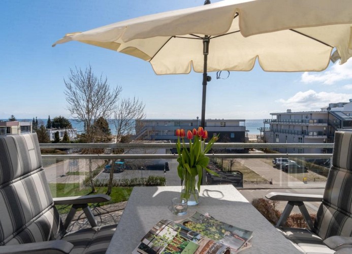 ... sonigen Balkon ...