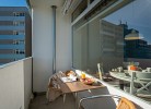 ... sonnigen Balkon mit ...