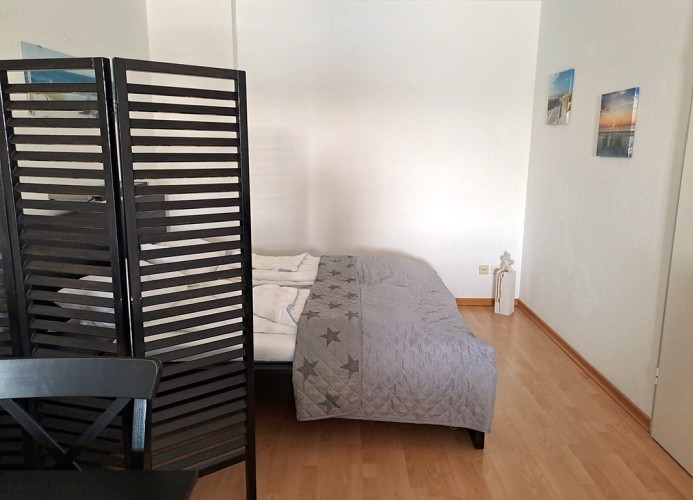 Doppelbett im Wohnzimmer