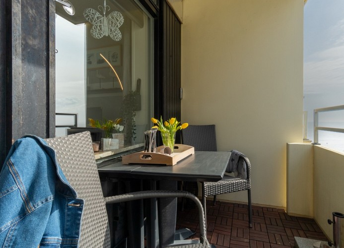 sonniger Balkon in ...