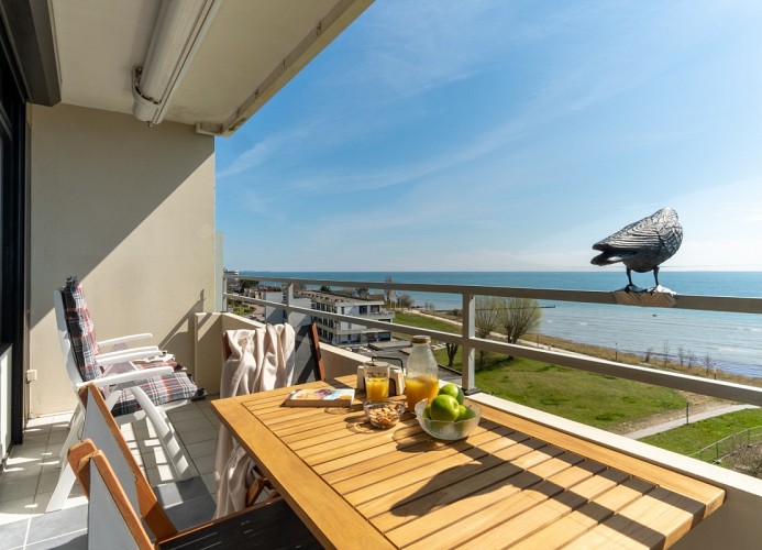 ... sonnigen Balkon ...