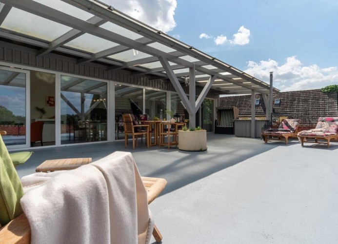 große Dachterrasse ...