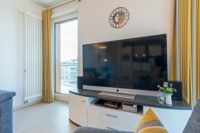 ... Smart-TV (inkl. Sky) ...