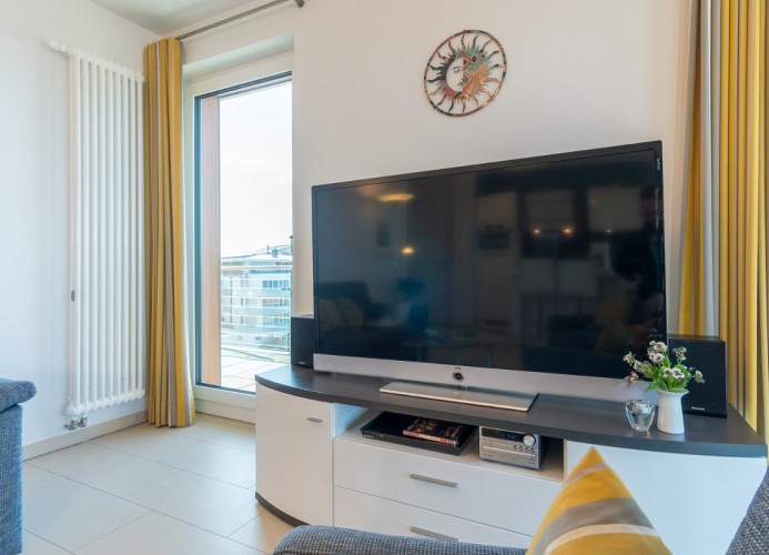 ... Smart-TV (inkl. Sky) ...