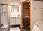 Badezimmer mit Whirlpool ...