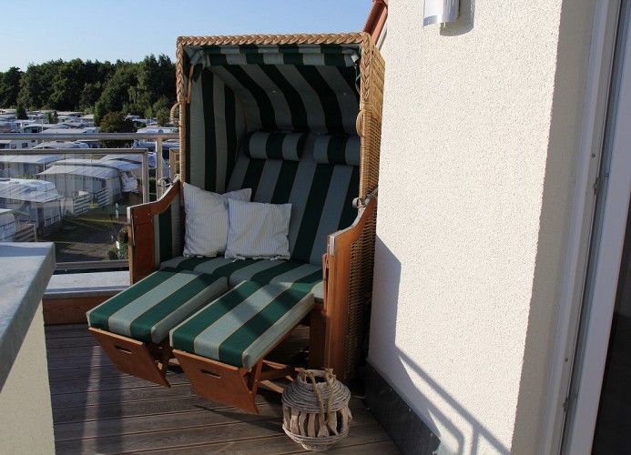 zweiter Balkon mit Strandkorb