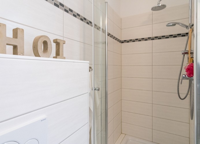 ... großer Dusche ...