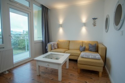 ... mit gemütlicher Sitzgruppe ...