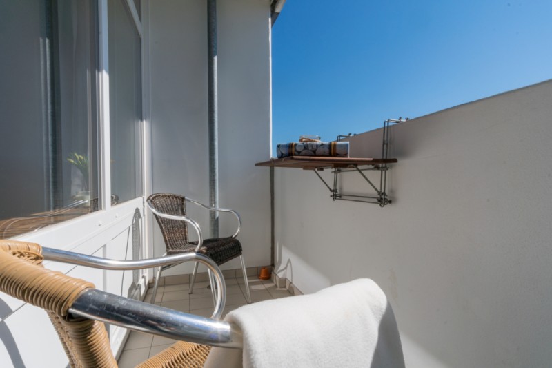 ... vom sonnigen Balkon ...