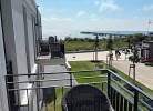 Balkon mit seitlichem Meerblick