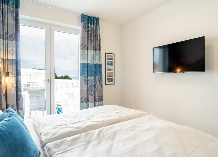 ... mit einem Doppelbett ...