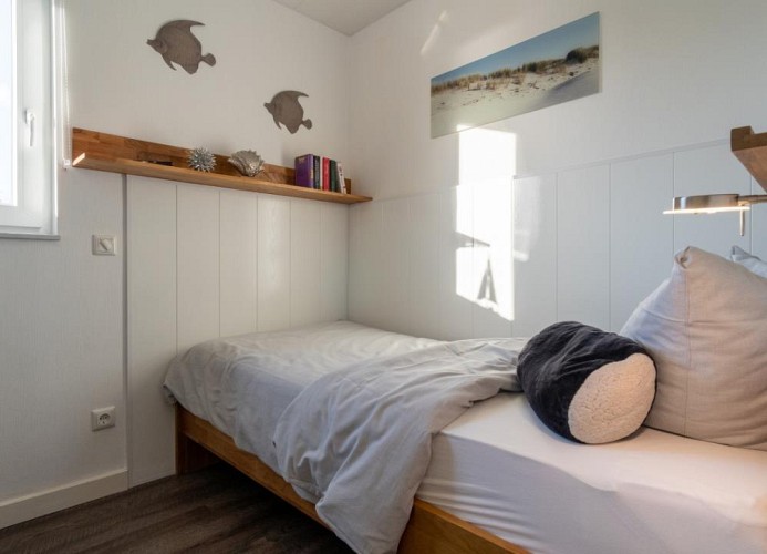 ... Einzelbett und ...