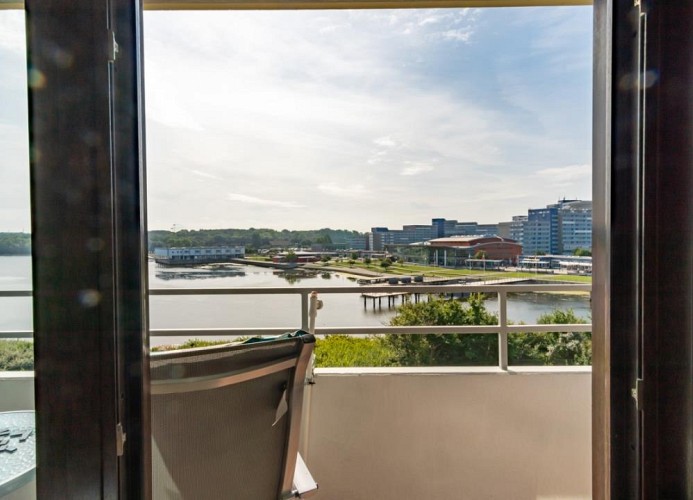 ... sonnigen Balkon ...