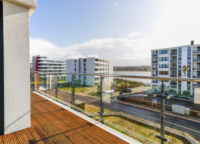 ... Südlage mit Binnensee- ...