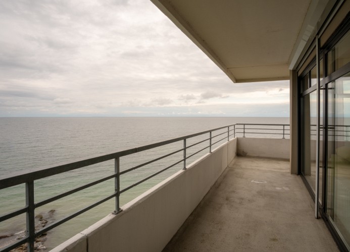 großer Eckbalkon