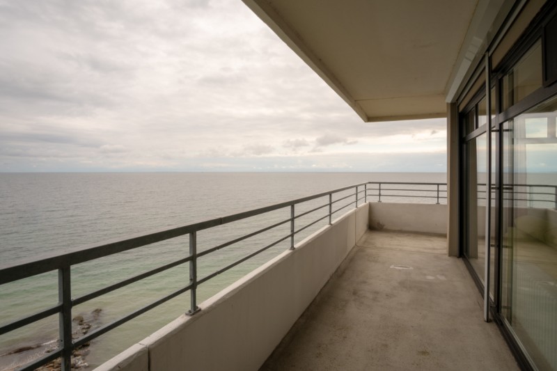 großer Eckbalkon