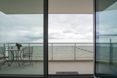 großer Balkon ...