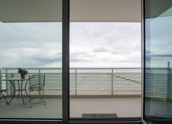 großer Balkon ...
