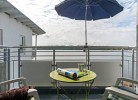 ... sonnigen Balkon ...