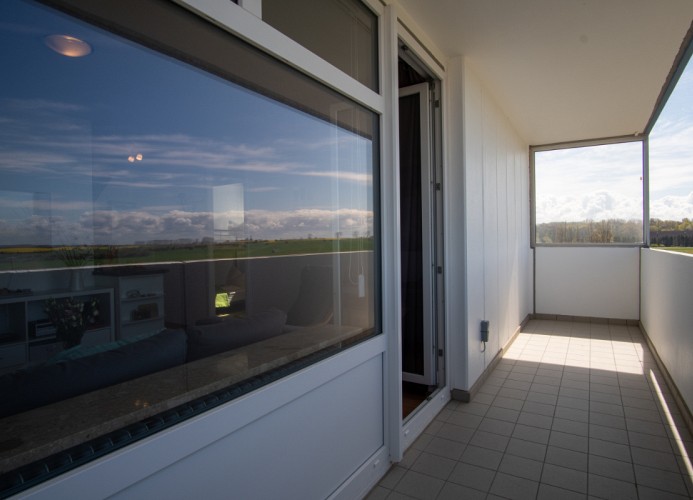großer Balkon ...