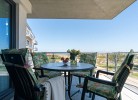 ... großen Eck-Balkon ...