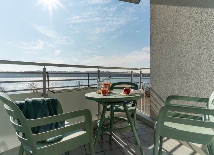 sonniger Südbalkon ...