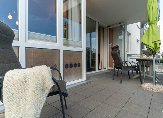 sonnige Terrasse ...