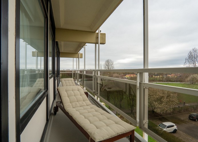 großer Eck-Balkon ...