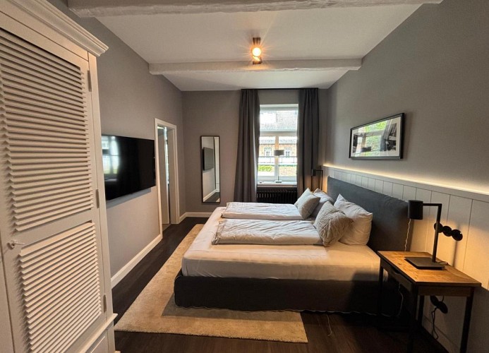 Schlafzimmer 1