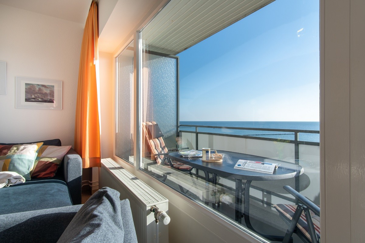 Wohnzimmer mit Ostseeblick