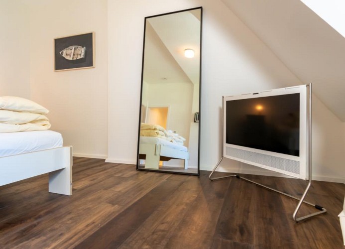 2. TV