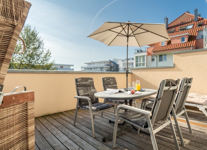 sonnige Dachterrasse ...
