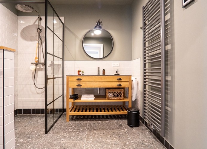 ... einer Walk-In-Dusche ...