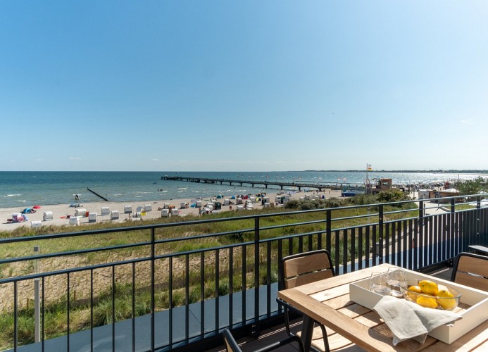 ... sonnigen Dachterrasse ...