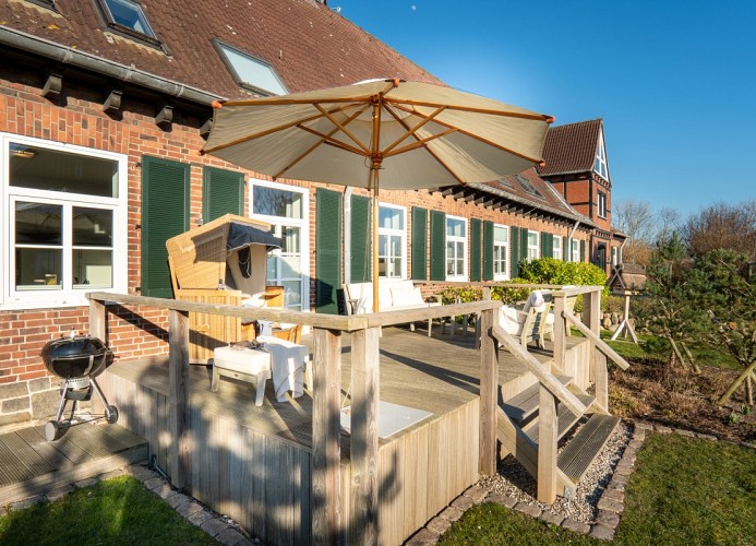 sonnige Terrasse ...