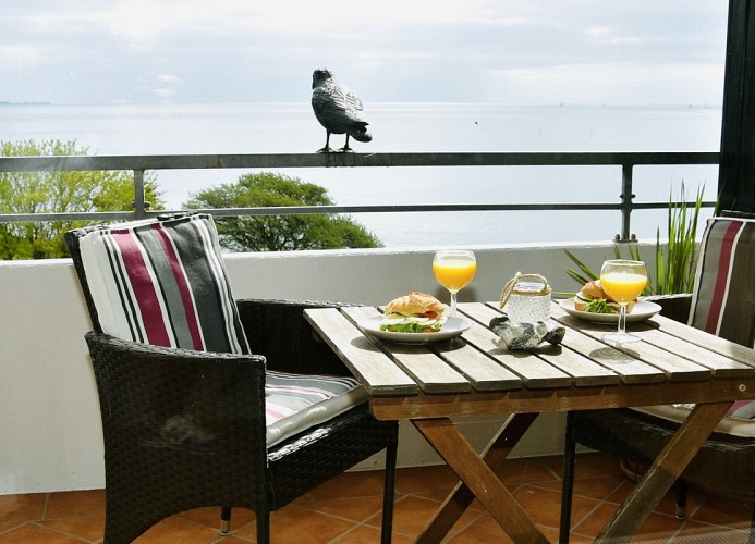 ... vom gemütlichen Balkon ...