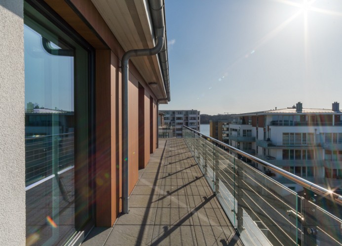 sonnige Dachterrasse ...