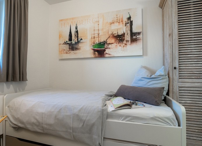 Kojenbett im Kinderzimmer