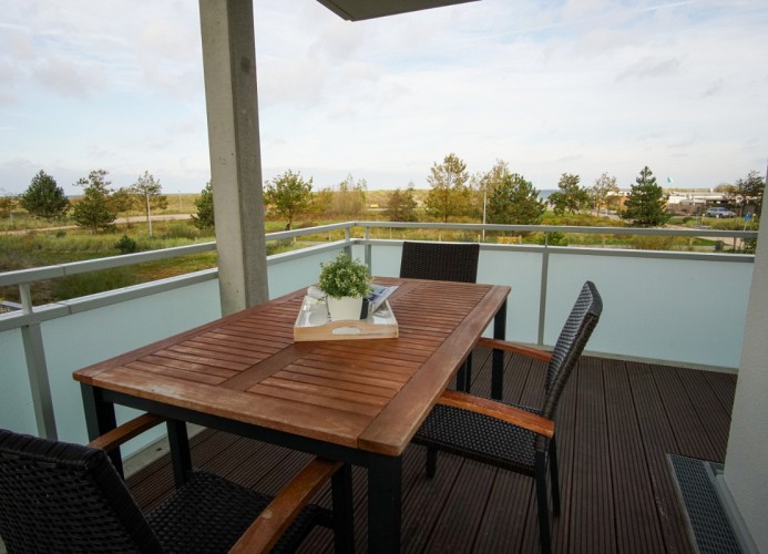 ... gemütlichem Balkon mit ...