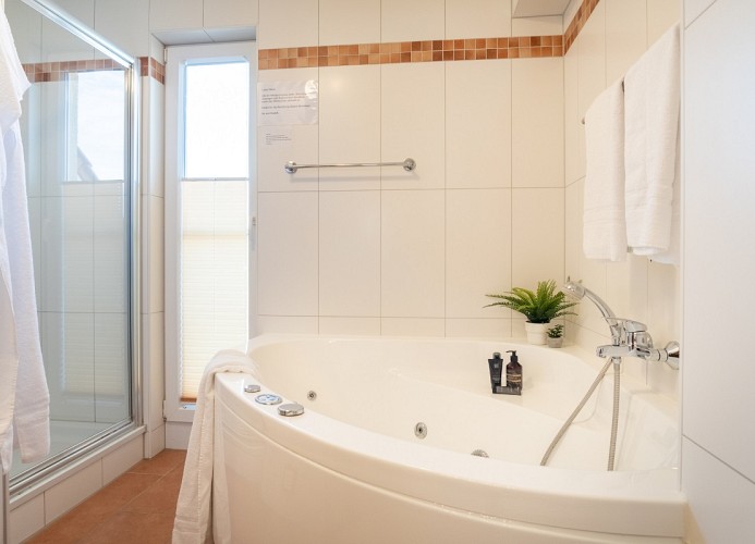  ... einem Whirlpool und ...